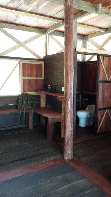 Cabana Flotante Kurupira Leticia Kamer foto